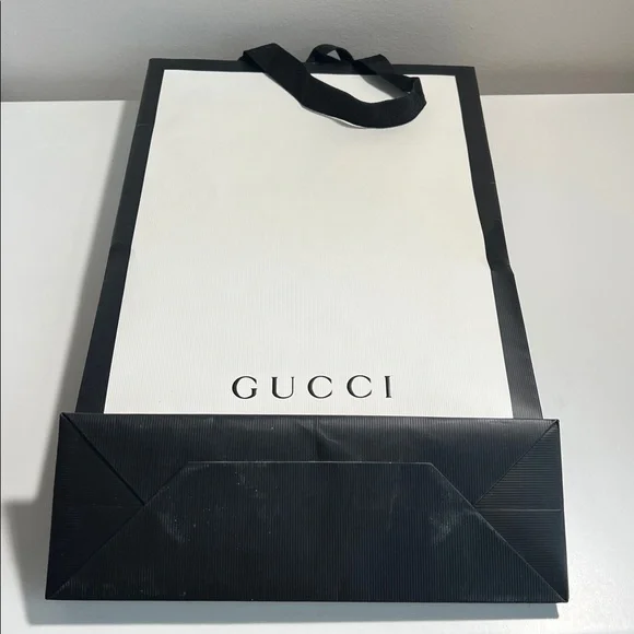 Black and White Gucci Shopping Bag - Picture 4 of 9